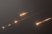 安装日历伊朗以导弹齐射回应以色列的大规模袭击