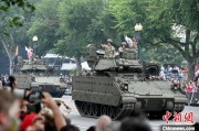安装日历美国纪念陆军成立250周年阅兵仪式在华盛顿举行